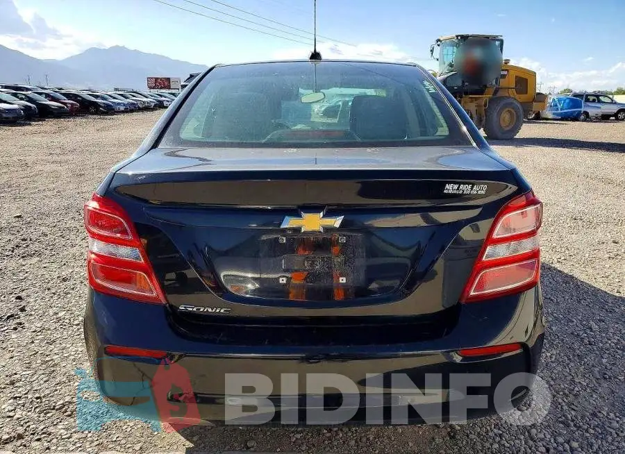 1G1JB5SH6J4123187 Photo# 6