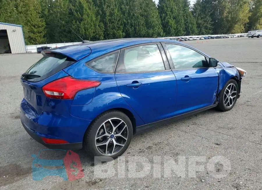 1FADP3M23JL323247 Photo# 3