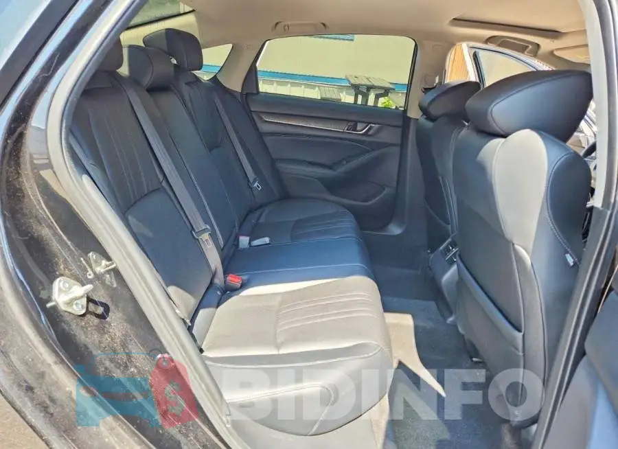 1HGCV1F90JA043647 Photo# 10