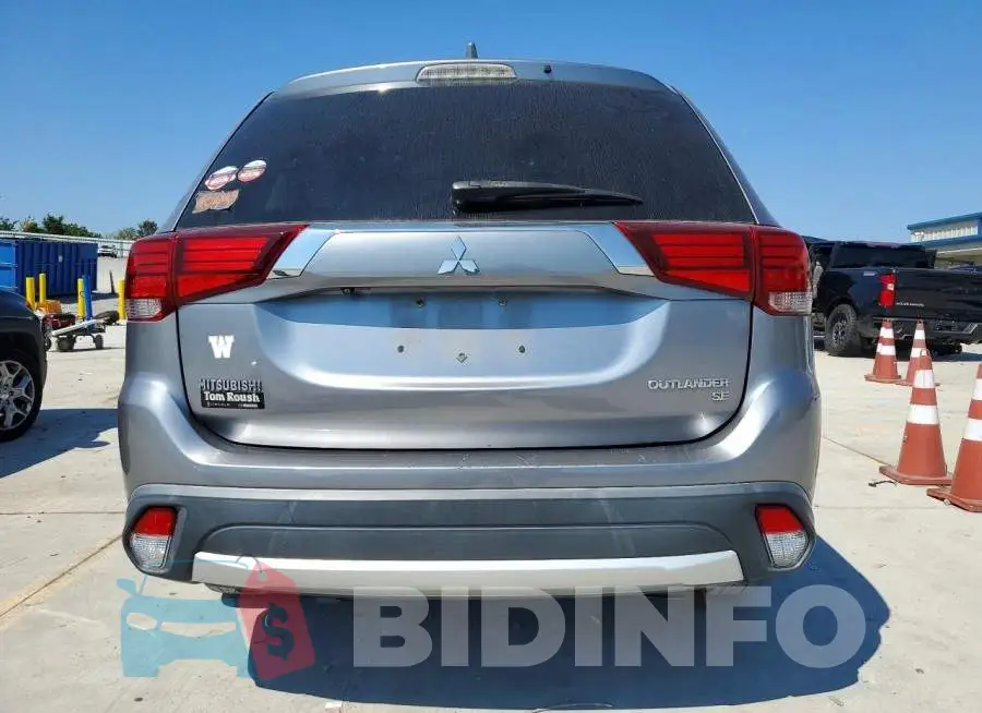 JA4AD3A3XHZ036637 Photo# 6