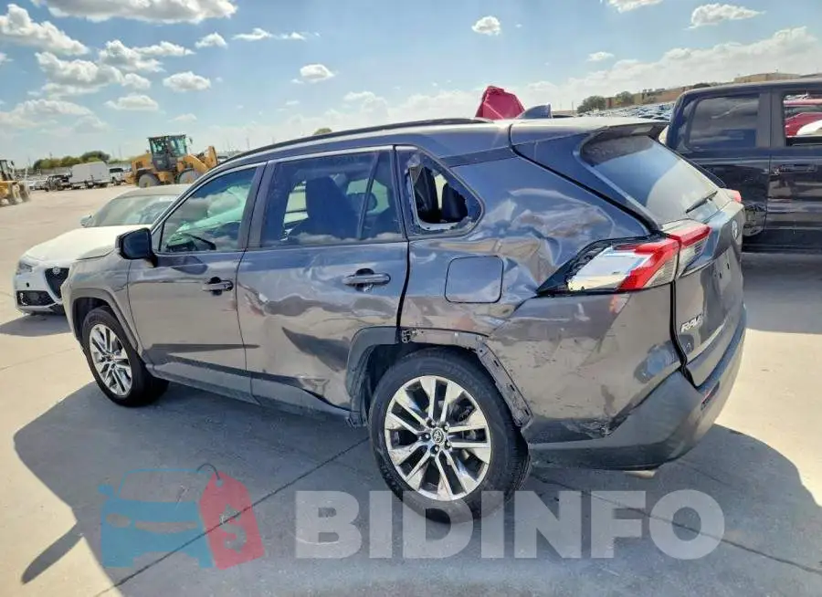 2T3C1RFV6MC148819 Photo# 2