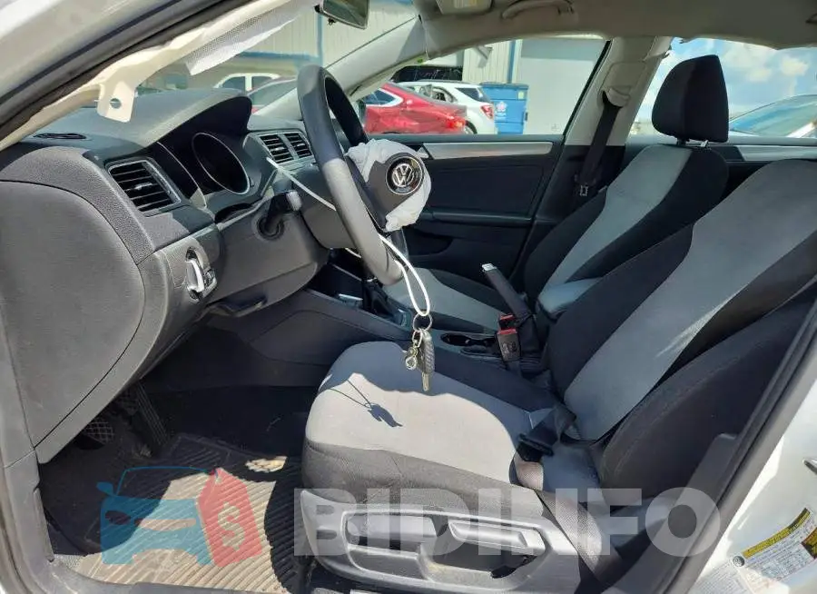 3VW167AJ5HM330337 Photo# 7