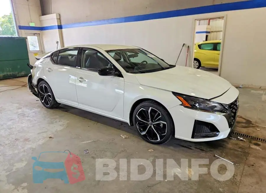 1N4BL4CV2PN379374 Photo# 4