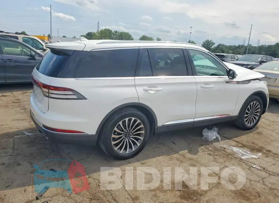 5LM5J7XC0PGL32977 Photo# 3