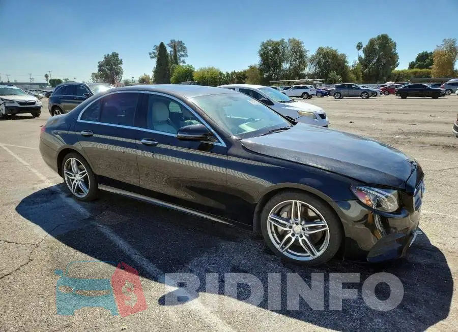 WDDZF4JBXHA193881 Photo# 4