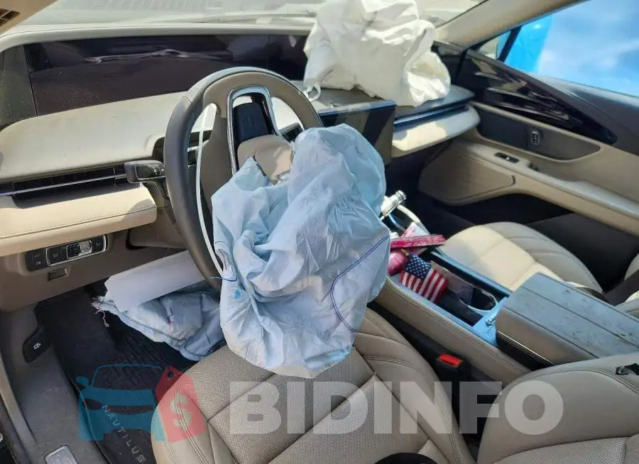5LMPJ8J46SJ921818 Photo# 8
