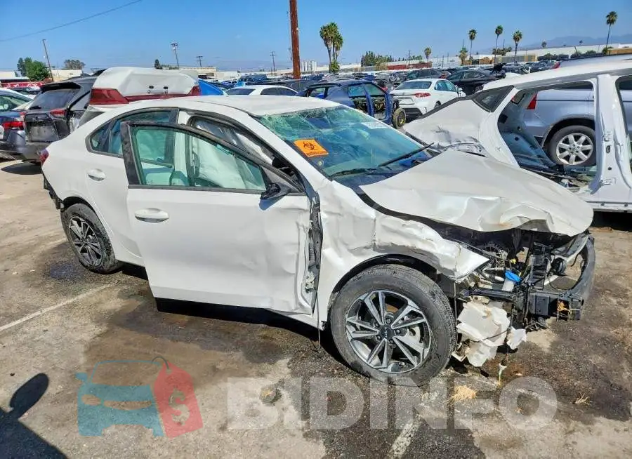 3KPF24AD4RE825752 Photo# 4
