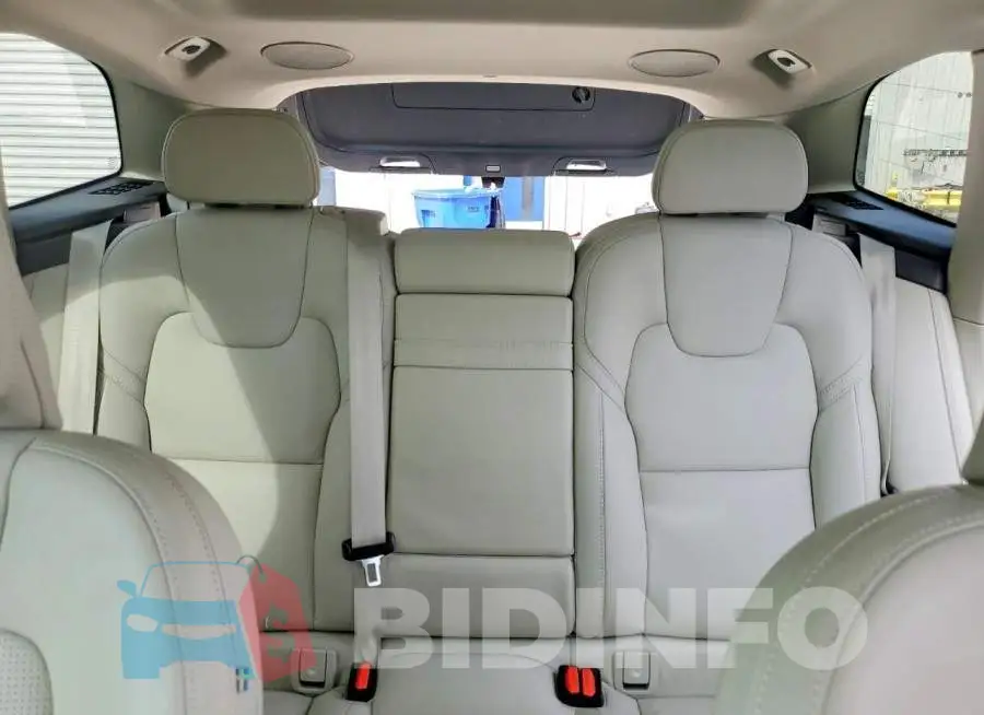YV4102DL9M1830574 Photo# 10