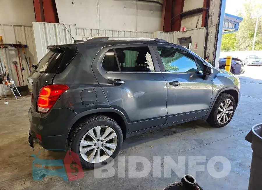 3GNCJRSB2LL111466 Photo# 3