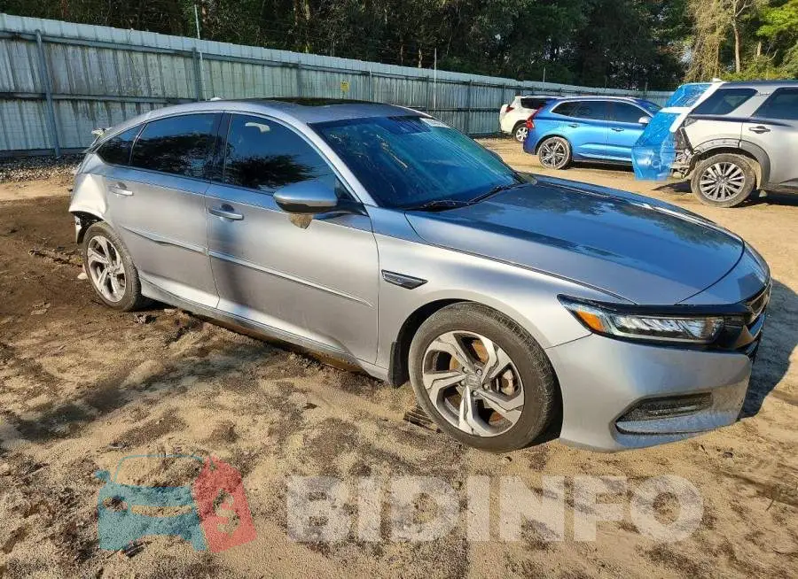 1HGCV1F67JA113828 Photo# 4