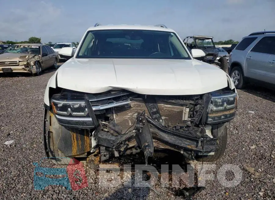 1V2YR2CA3KC623489 Photo# 5