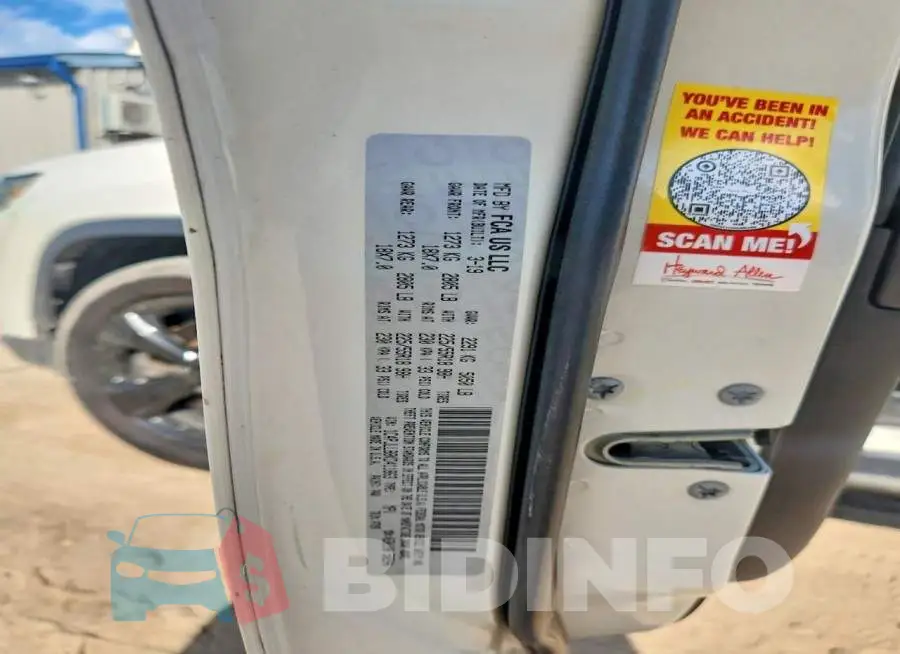 1C4PJLLB8KD411863 Photo# 13