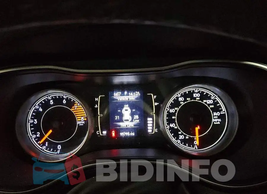 1C4PJLLX6KD439785 Photo# 9