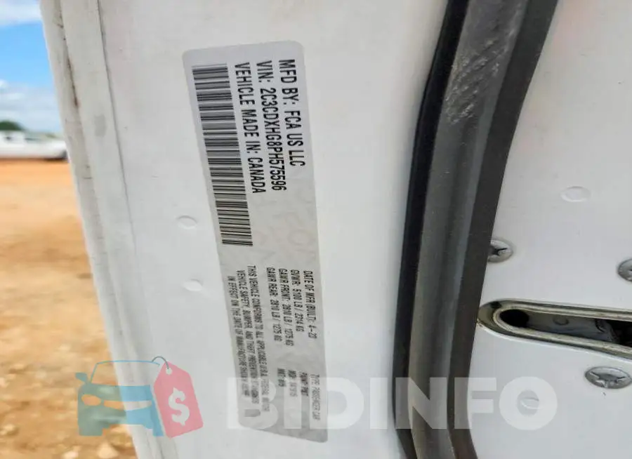 2C3CDXHG8PH575596 Photo# 12