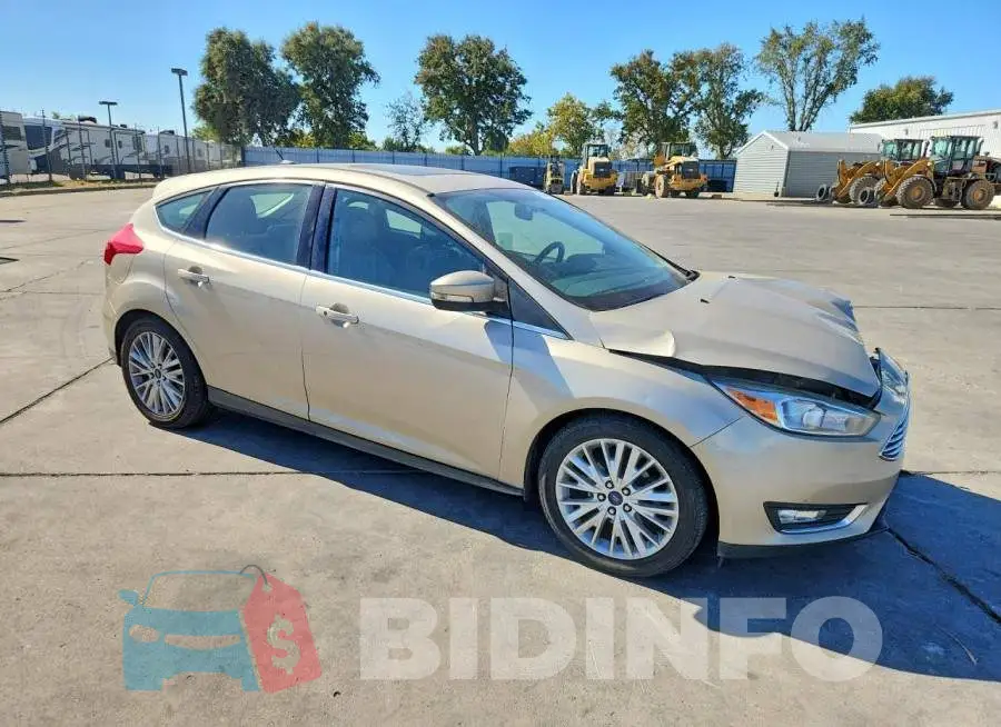 1FADP3N28JL253338 Photo# 4