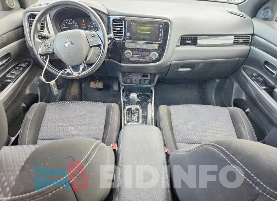 JA4AD3A38JZ020653 Photo# 8