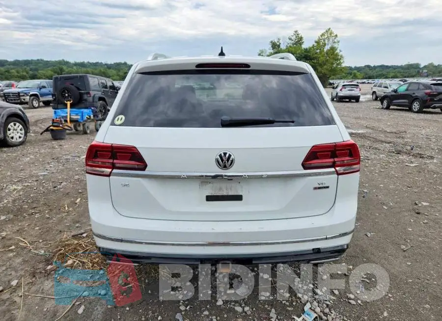 1V2PR2CA5JC519127 Photo# 6