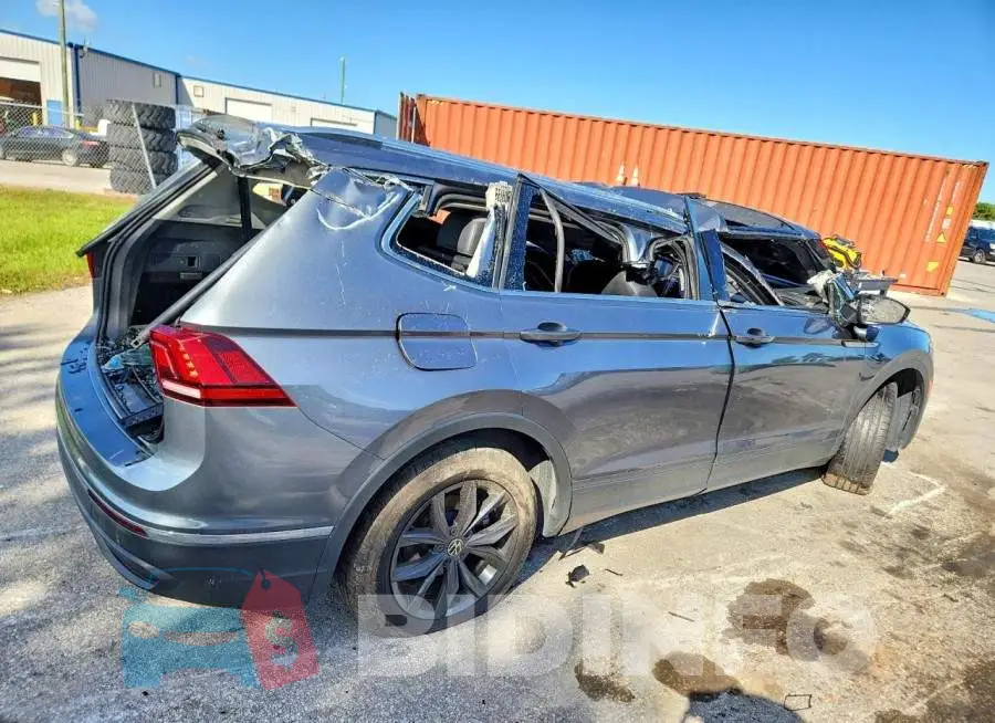 3VV3B7AX4RM123713 Photo# 3