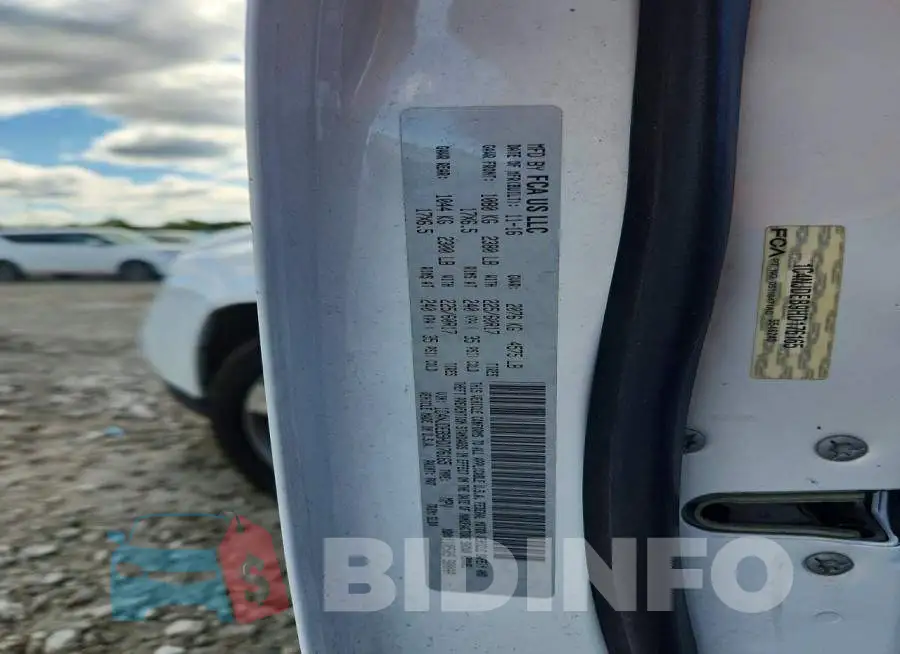 1C4NJDEB9HD176165 Photo# 13