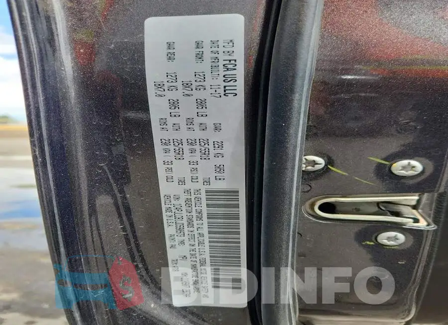 1C4PJLCB1JD590973 Photo# 13