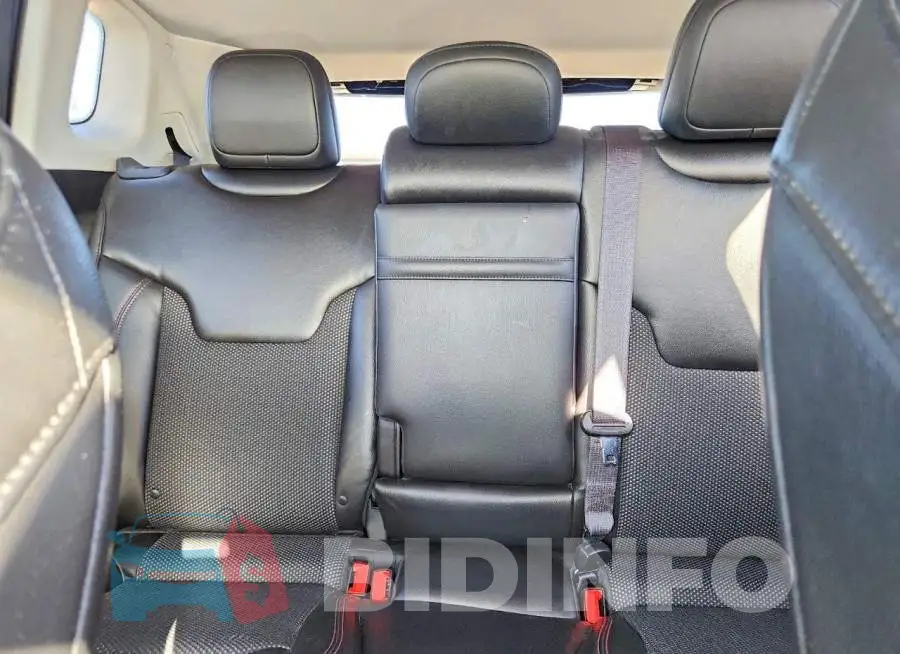 3C4NJDDB8JT501258 Photo# 10