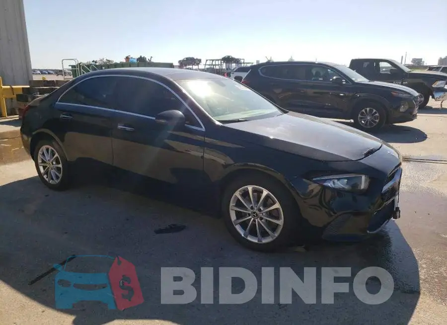 W1K3G4EB0MJ267073 Photo# 4