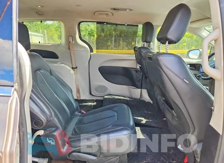 2C4RC1EG1JR110914 Photo# 11