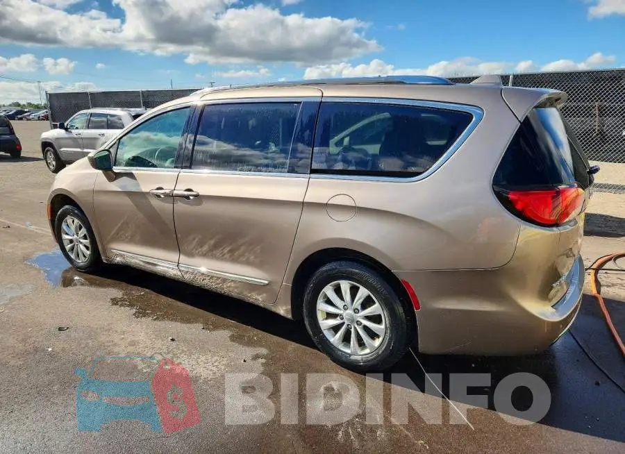 2C4RC1EG1JR110914 Photo# 2