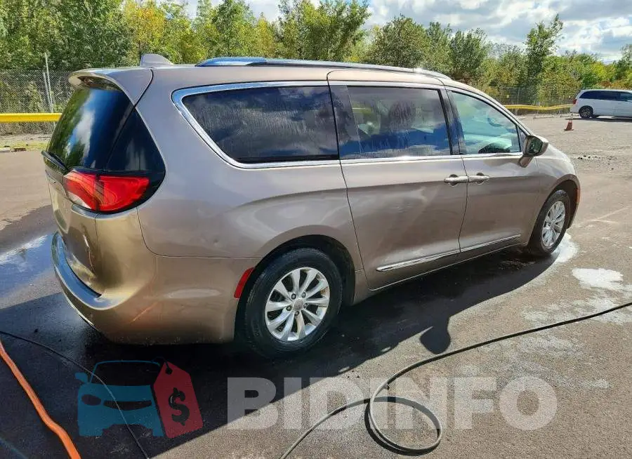 2C4RC1EG1JR110914 Photo# 3