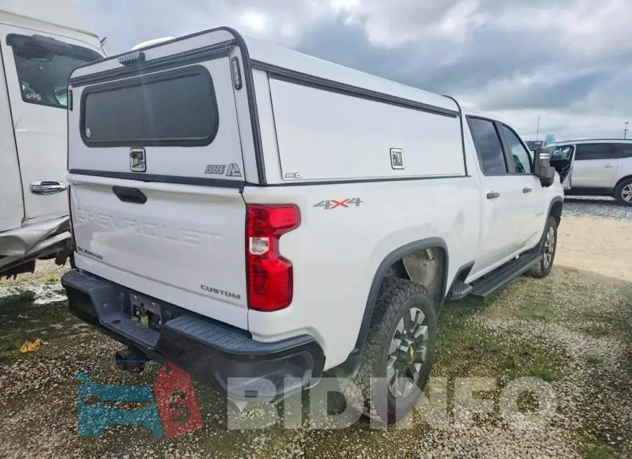 1GC4YME78PF135855 Photo# 3
