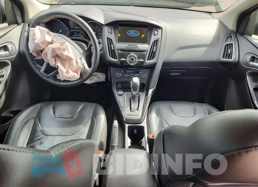 1FADP3J29JL222329 Photo# 8