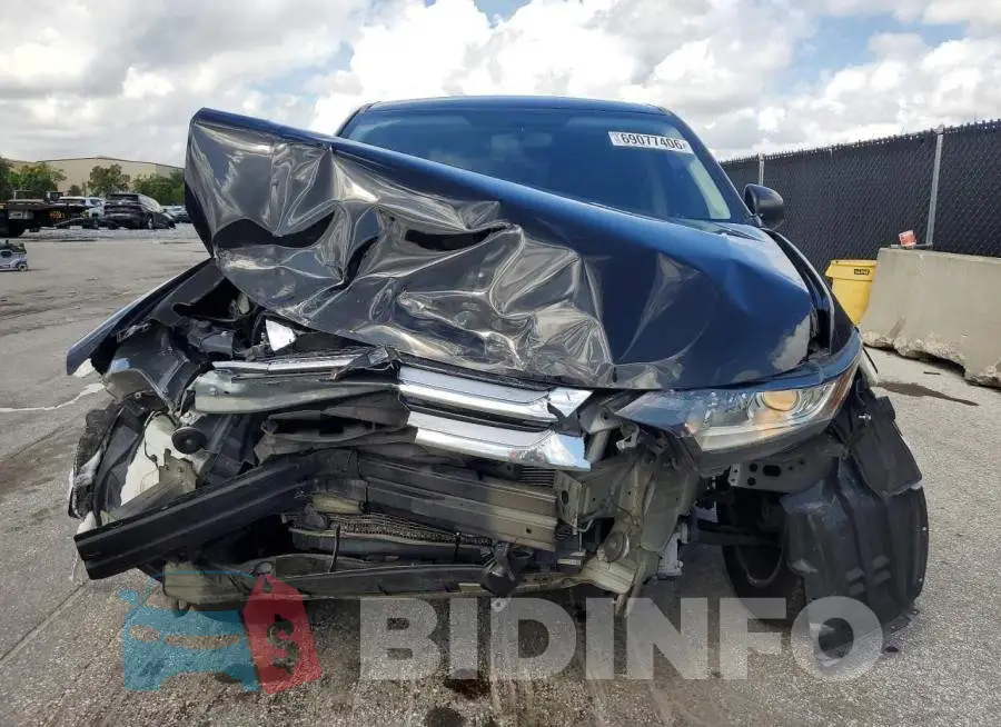 JA4AD2A31JZ052967 Photo# 5