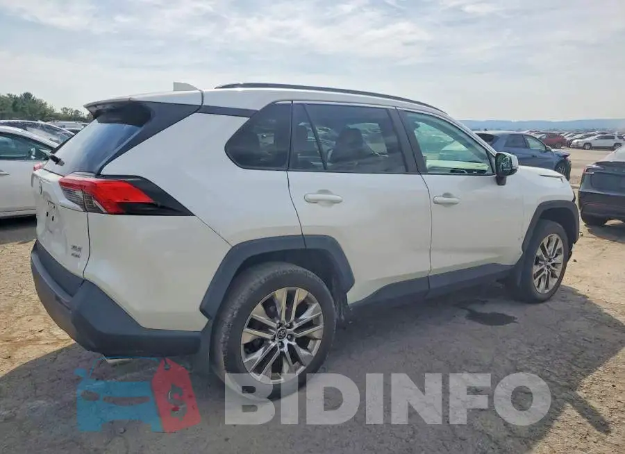 2T3A1RFV3MW163235 Photo# 3