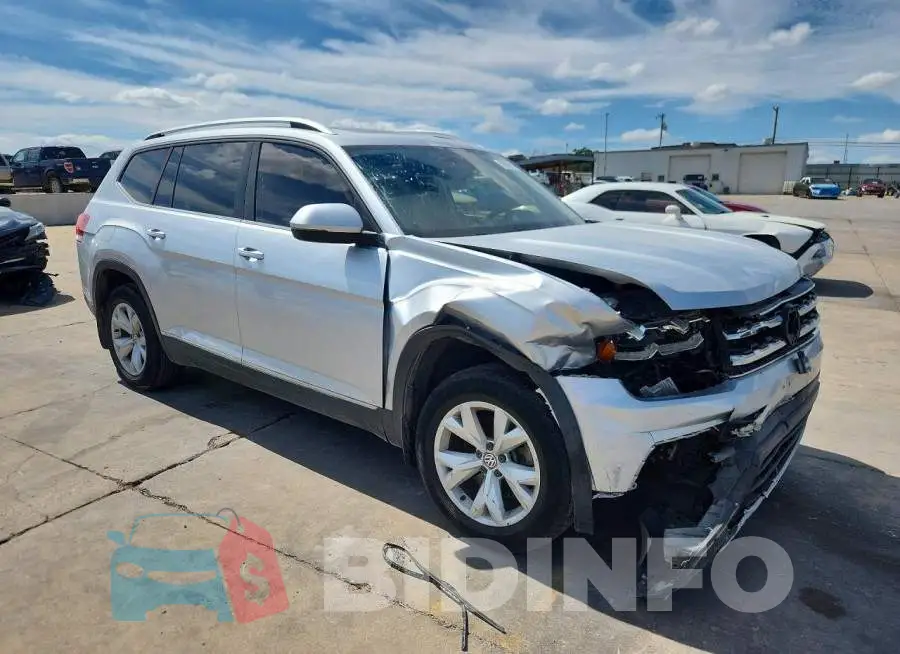 1V2ER2CA4JC519868 Photo# 4