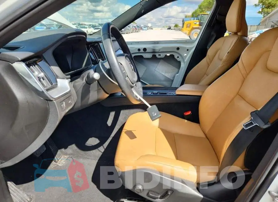 YV4102DK2L1553417 Photo# 7