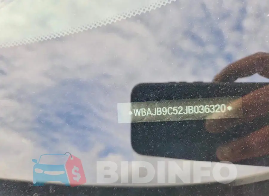 WBAJB9C52JB036320 Photo# 12