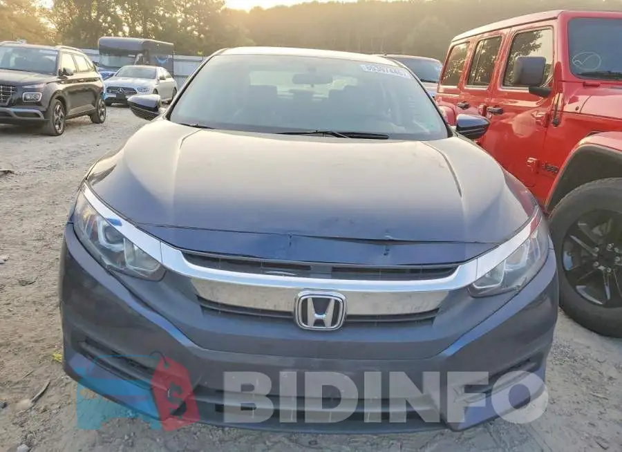 19XFC2F52HE011844 Photo# 5
