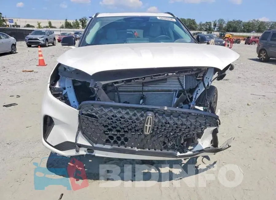 5LM5J7XC1TGL05748 Photo# 5