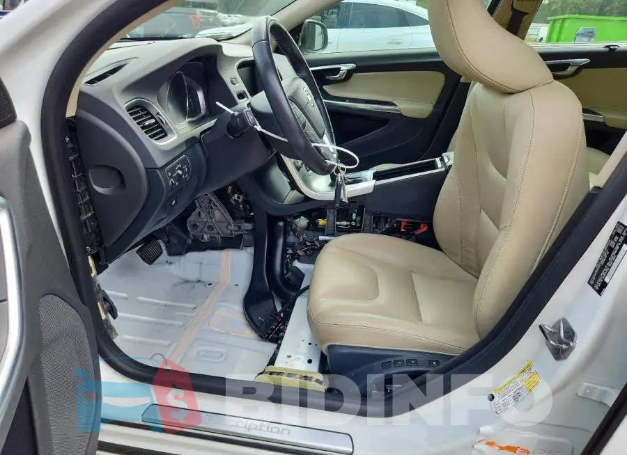 LYV402HK9HB132692 Photo# 7