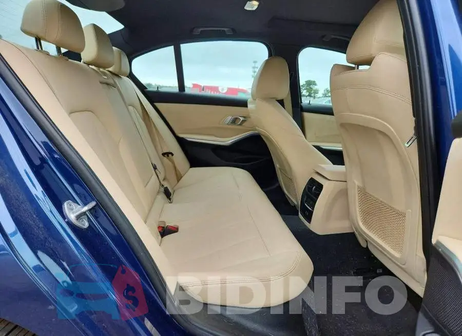 3MW5R7J01M8B75935 Photo# 10