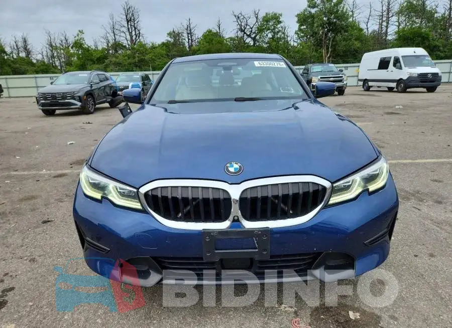 3MW5R7J01M8B75935 Photo# 5
