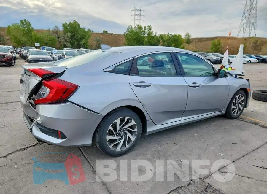 19XFC2F71HE010170 Photo# 3