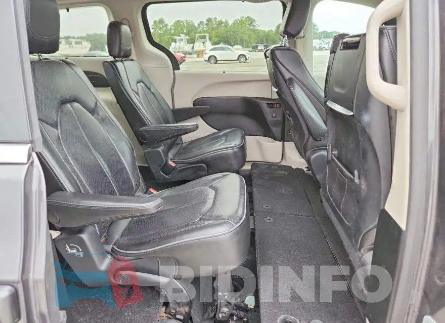 2C4RC1GG5JR352201 Photo# 11