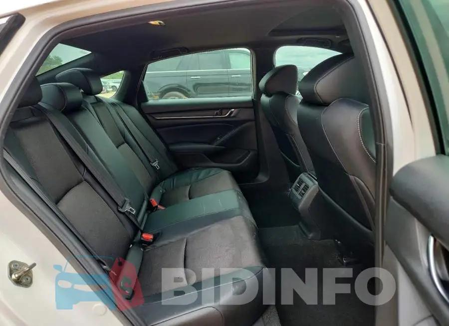 1HGCV2F36JA025123 Photo# 10