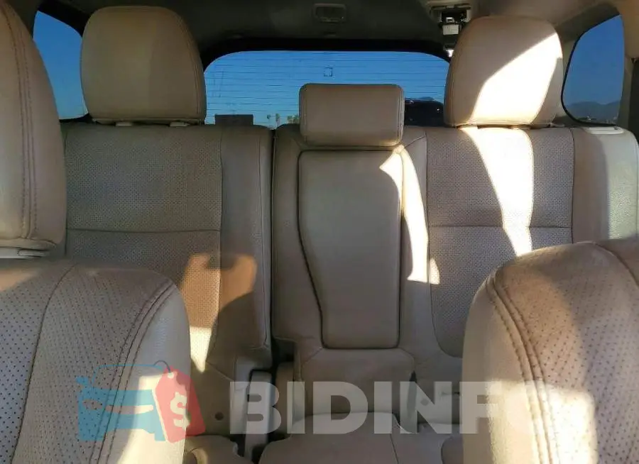JA4AD3A37JZ021650 Photo# 10