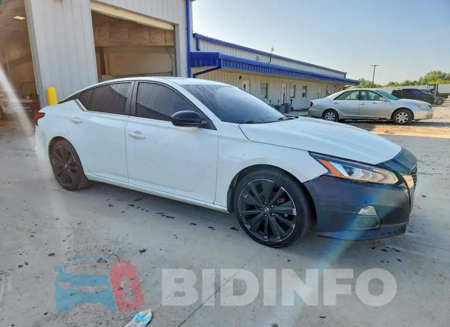 1N4BL4CV1KC162743 Photo# 4