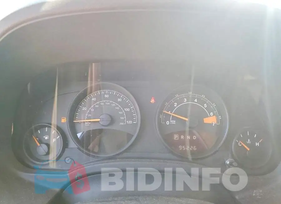 1C4NJPFB5HD182268 Photo# 9