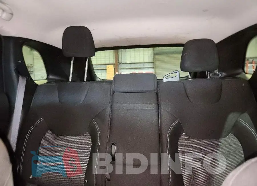 1C4PJLCB7KD187212 Photo# 10