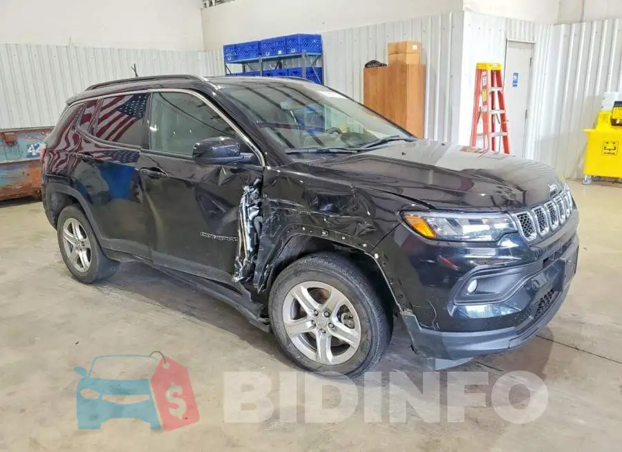 3C4NJDBN3PT503375 Photo# 4