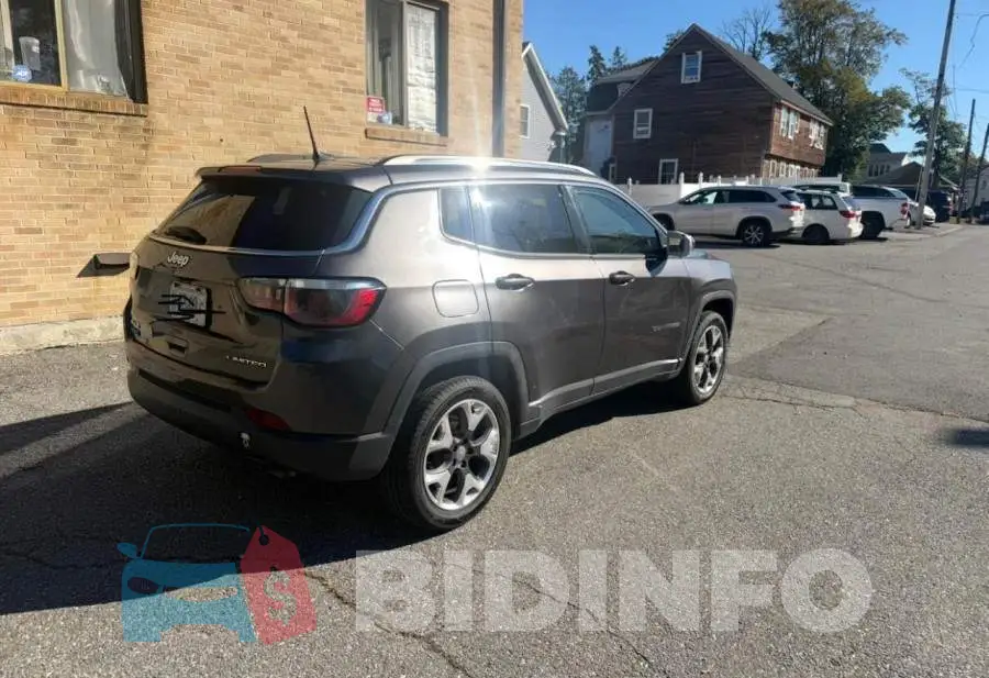 3C4NJDCB7LT136995 Photo# 4